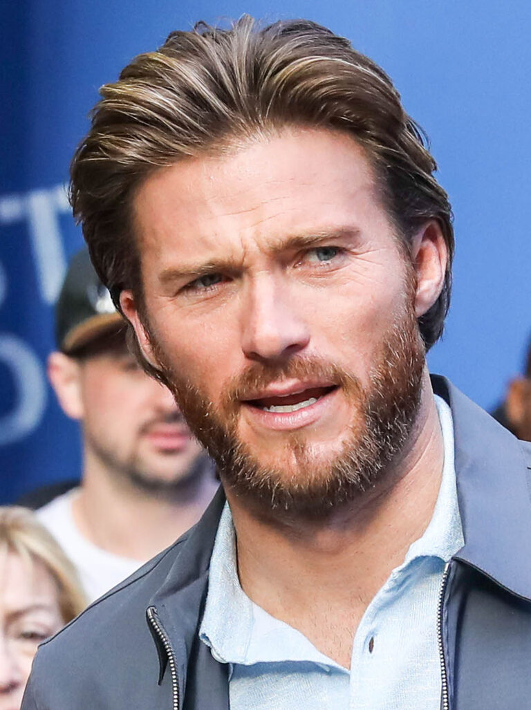 Scott Eastwood strolling in New York City