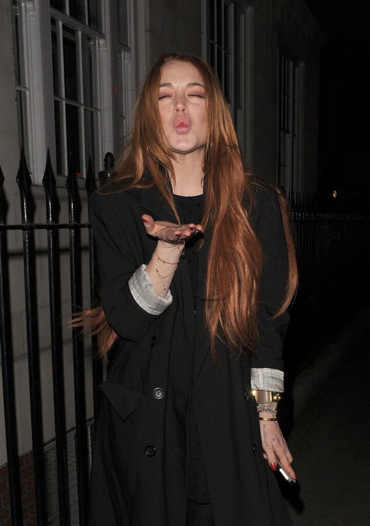 Lindsay Lohan enjoys dinner at apos C apos restaurant in Mayfair with a male companion The pair appeared close with Lindsay showing the man pictures on her phone