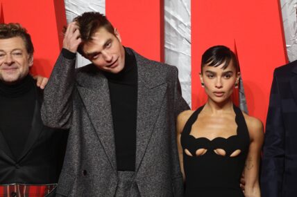 Critics Applaud Robert Pattinson's Chemistry With Zoë Kravitz In 'The Batman'