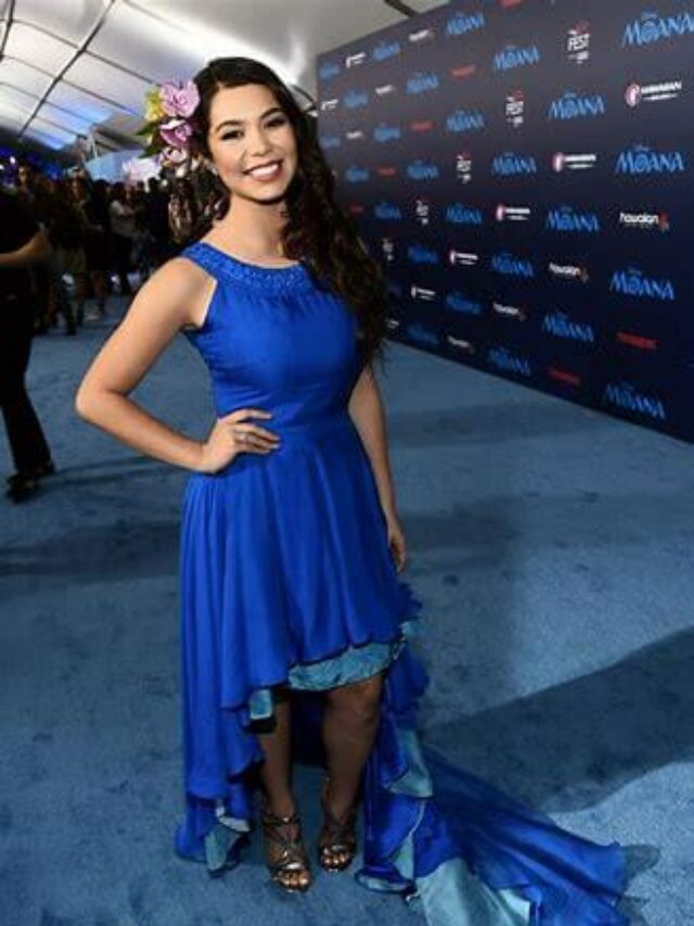 cropped-Aulii-Cravalho-.jpeg