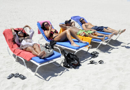 Jersey Shore cast members Nicole quot Snooki quot Polizzi Jenni quot JWoww quot Farley Paul quot DJ Pauly D quot DelVecchio and Vinny Guadagnino rock the beach in Miami