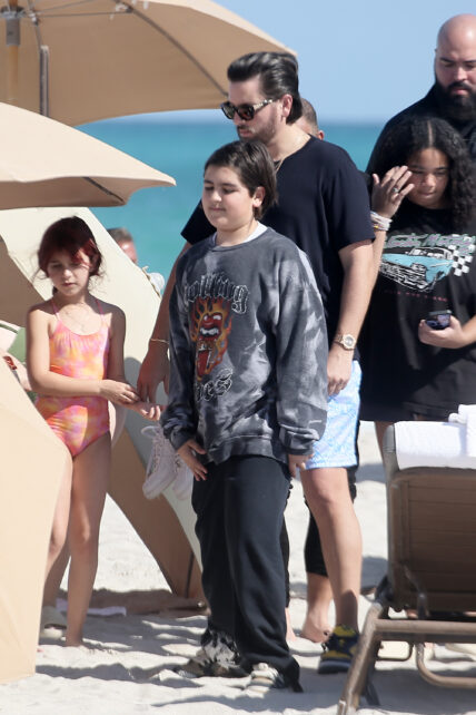 Scott Disick looks relaxed as he spends time with his 3 children on the beach in Miami