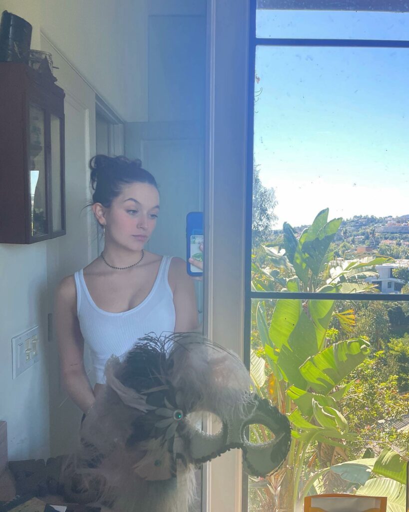 Ella Wahlberg takes a selfie.