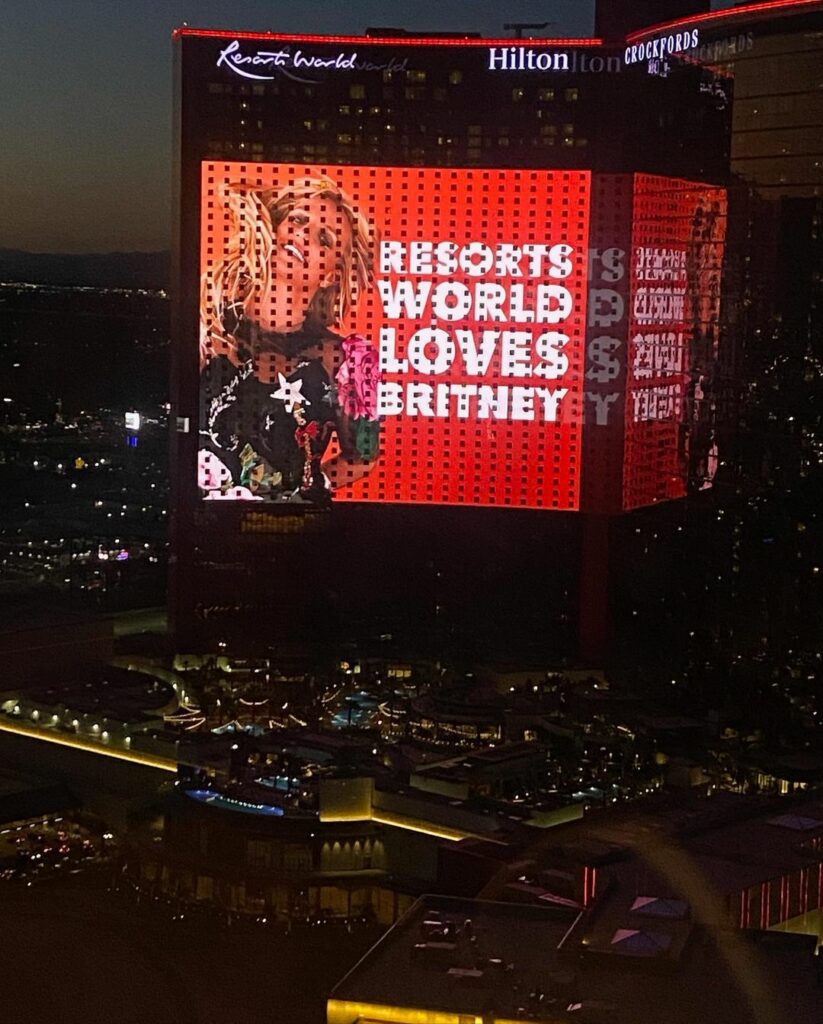 Britney Spears enjoys Vegas before clarifying not against therapy