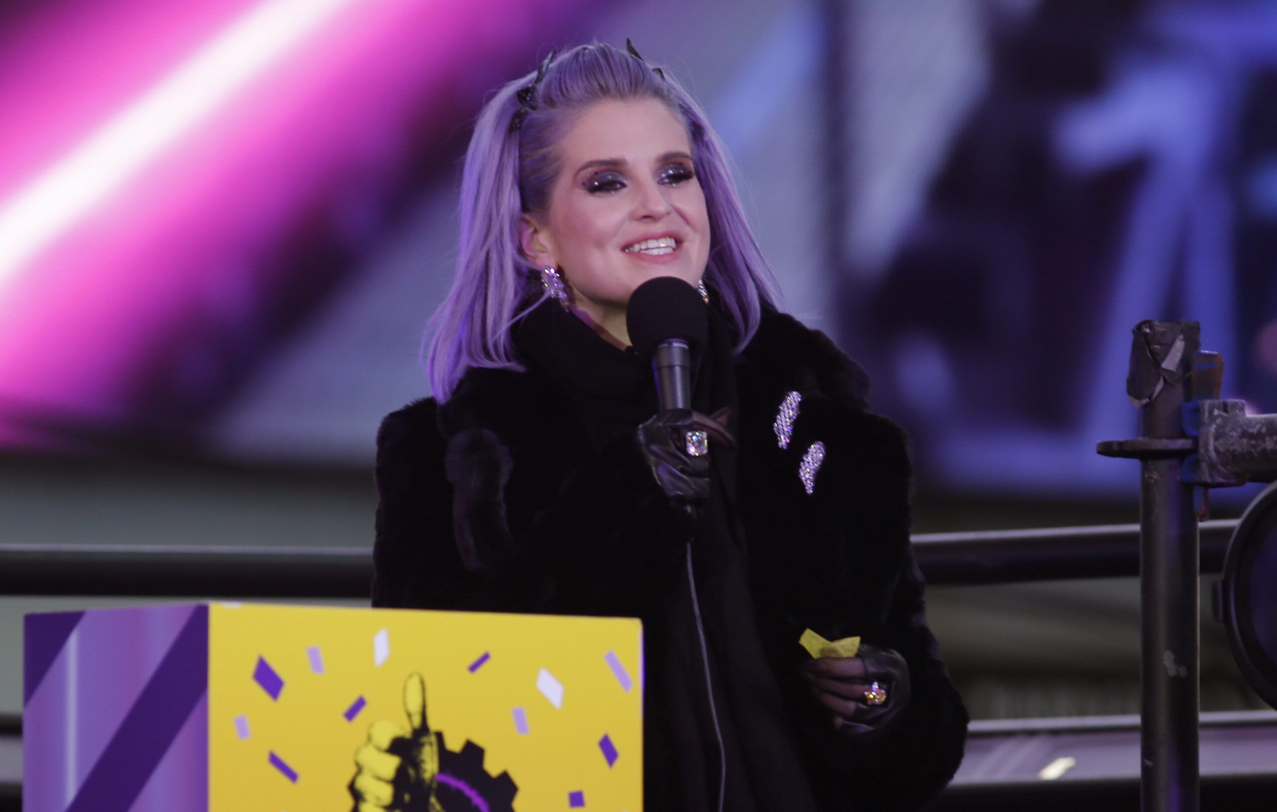 Kelly Osbourne Reads Confetti Notes in Times Square on New Years Eve in New York City