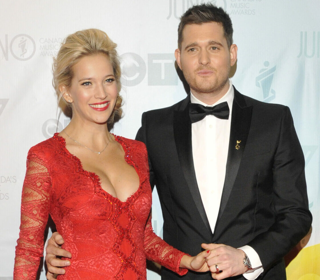 Michael Buble poses with his pregnant wife Luisana Lopilato at the Juno awards in Regina, Saskachewan, April 21, 2013.