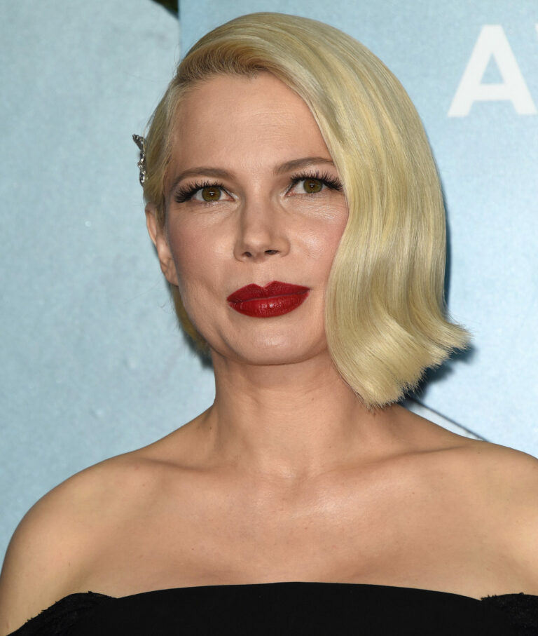 Michelle WIlliams at the 26th Screen Actors Guild Awards at the Shrine Auditorium on January 19, 2020 in Los Angeles, CA