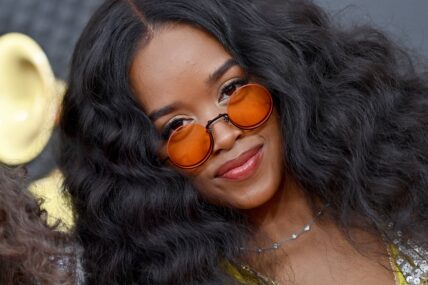 64th Annual GRAMMY Awards. MGM Grand Garden Arena, Las Vegas, Nevada. Pictured: Tiffany Haddish. EVENT April 3, 2022. 03 Apr 2022 Pictured: H.E.R. Photo credit: AXELLE/BAUER-GRIFFIN / MEGA TheMegaAgency.com +1 888 505 6342 (Mega Agency TagID: MEGA844590_081.jpg) [Photo via Mega Agency]