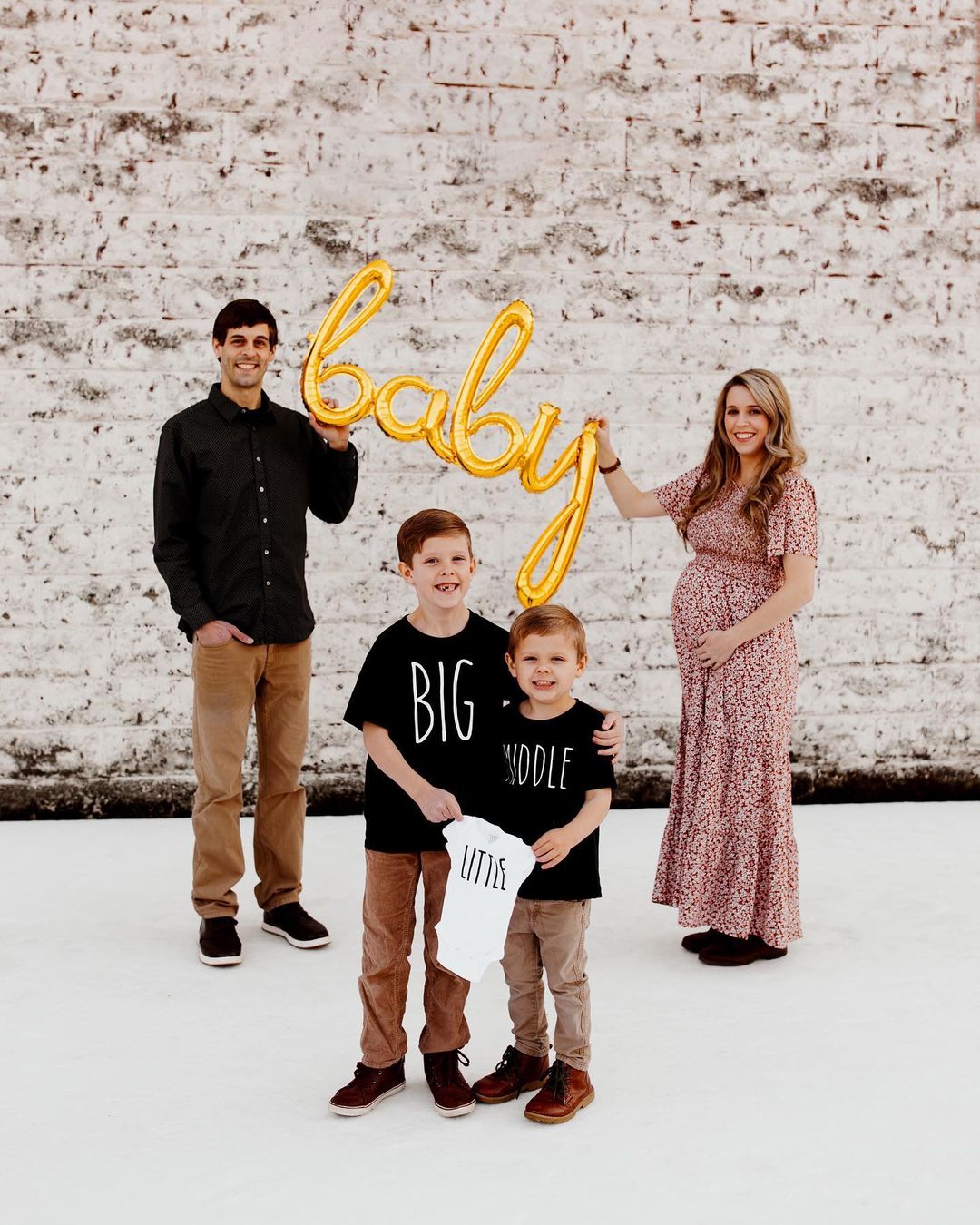 Jill Duggar Dillard with her husband and kids