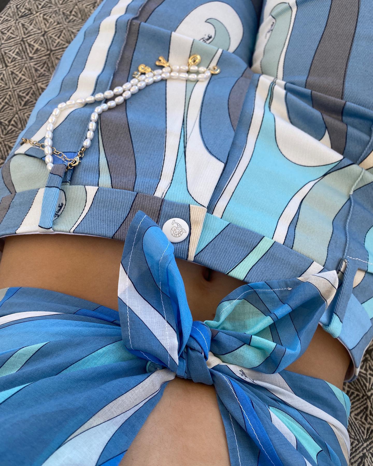 Hailee Steinfeld promotes 'Coast' with oceany outfit