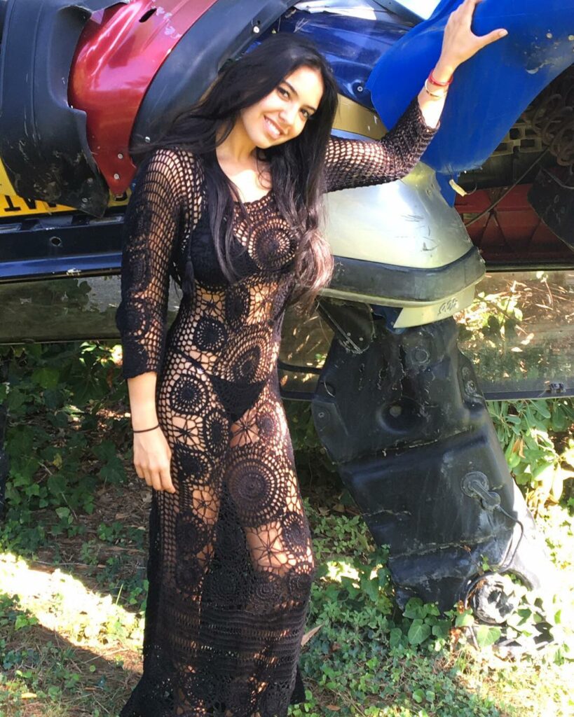 Noor Alfallah in bikini poses for the camera.