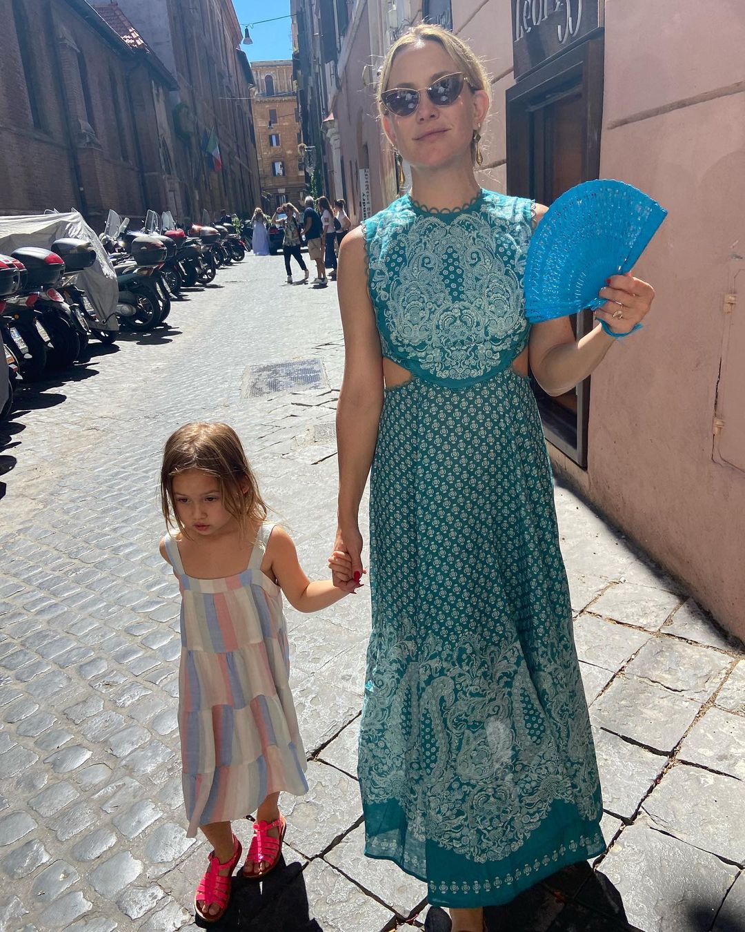 Kate Hudson Stunning In Dress That's Everywhere This Summer!