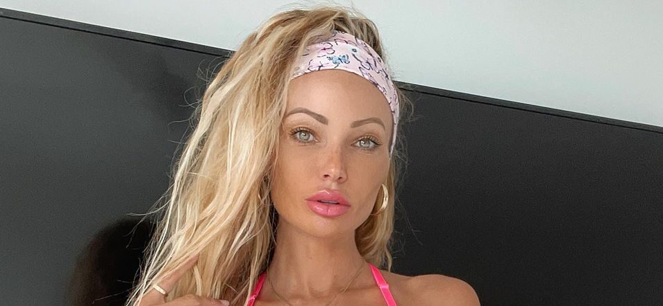 Abby Dowse Parts Thighs For A Selfie In Her 'Itsy Bitsy' Bikini