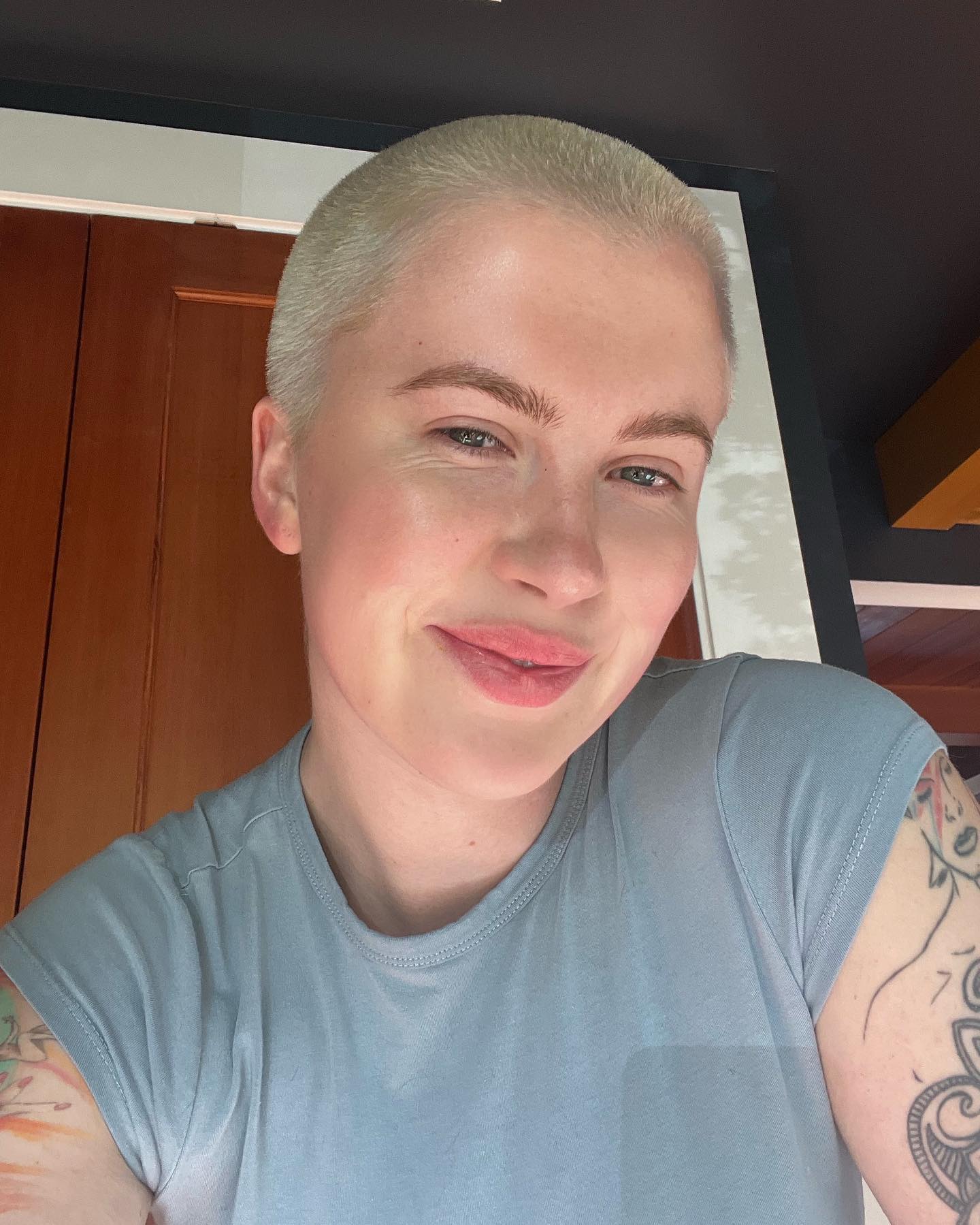Ireland Baldwin shaves her head