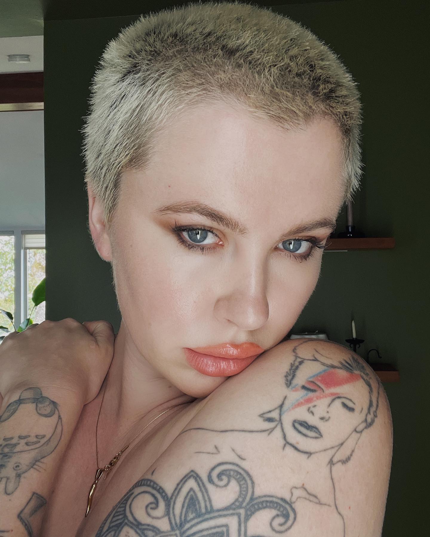 Ireland Baldwin selfie