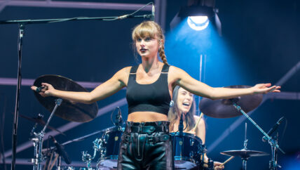 Taylor Swift makes a surprise guest appearance during Haim s show at the O2 Arena
