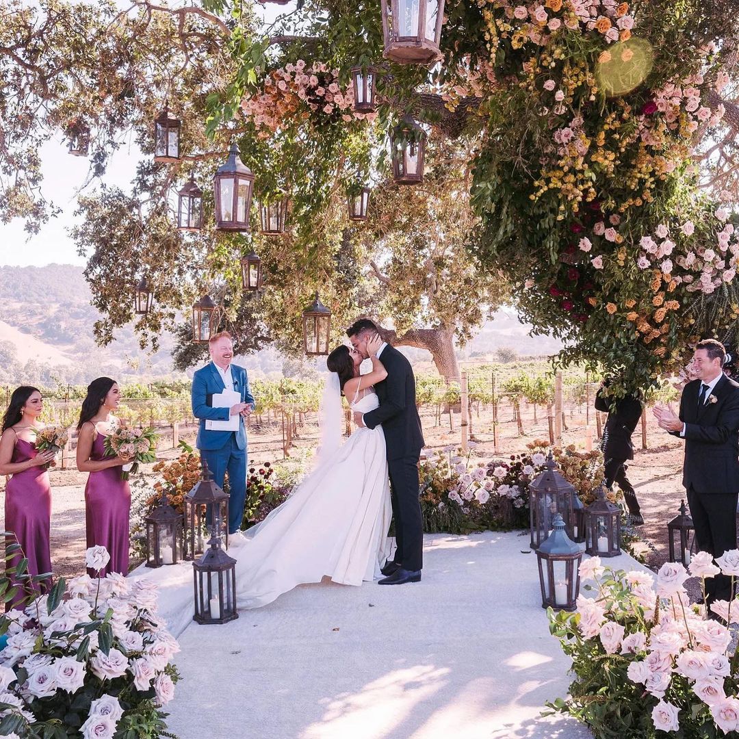Jesse Tyler Ferguson officiating Sarah Hyland and Wells Adams wedding
