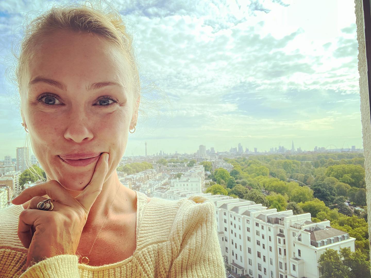 Hannah New selfie