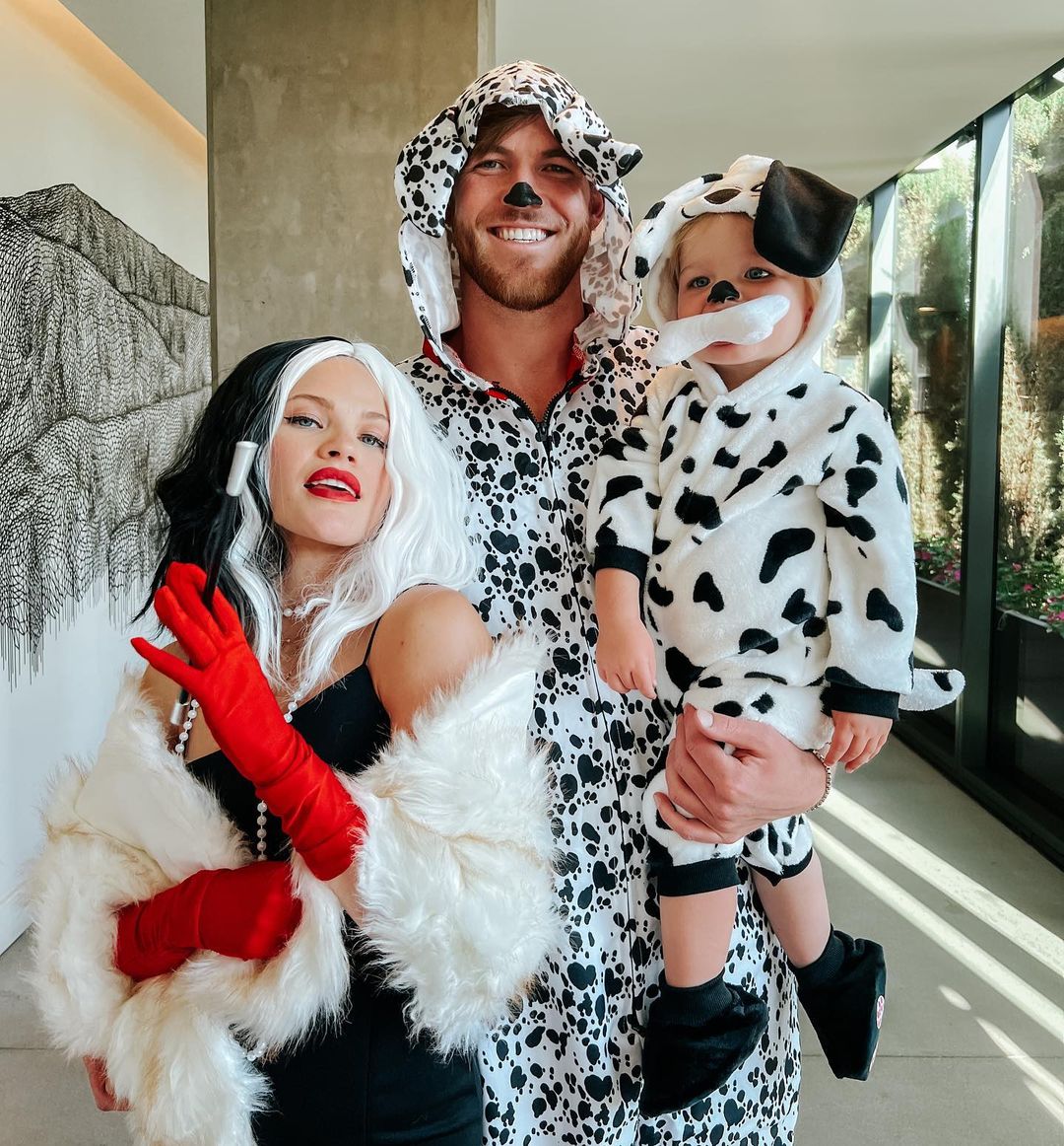 Witney Carson and family Halloween costume