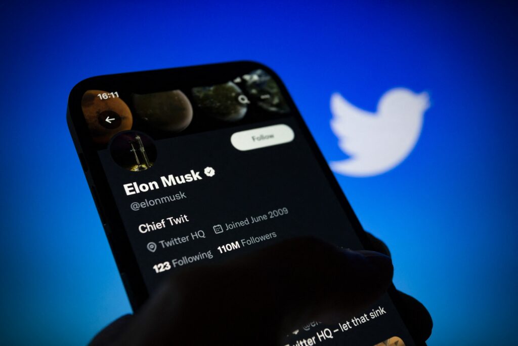 Elon Musk changes Twitter logo