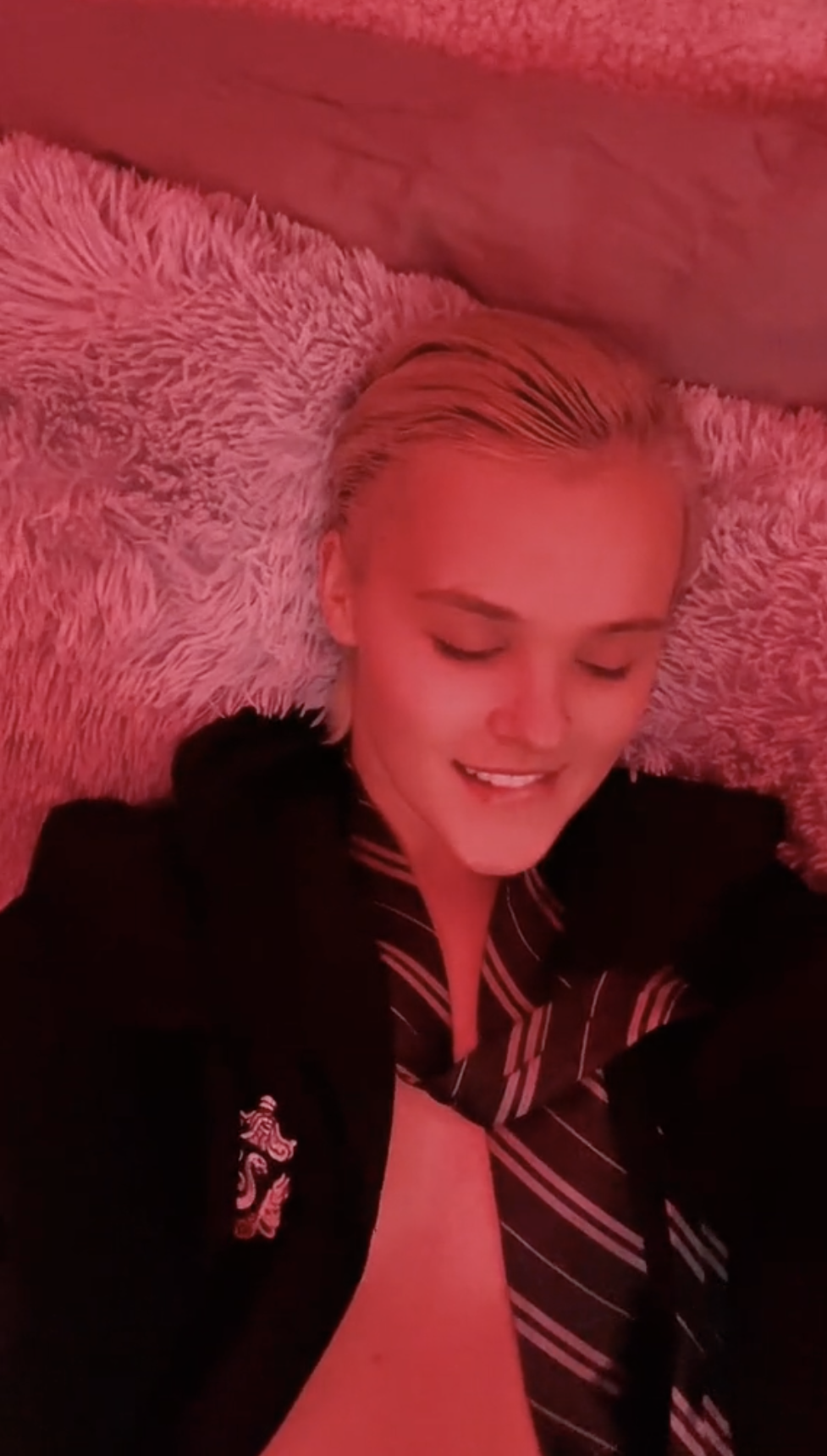 JoJo Siwa TikTok Thirst Trap Is Being Called 'Illegal' By Concerned Fans