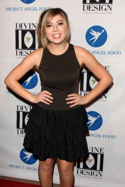 Jennette McCurdy at 2011 Divine Design Gala - Beverly Hills