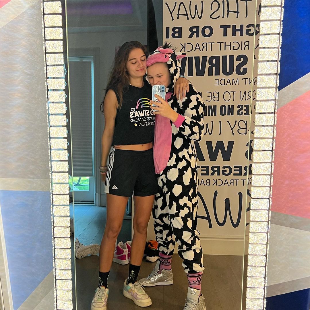 JoJo Siwa and girlfriend Avery Cyrus