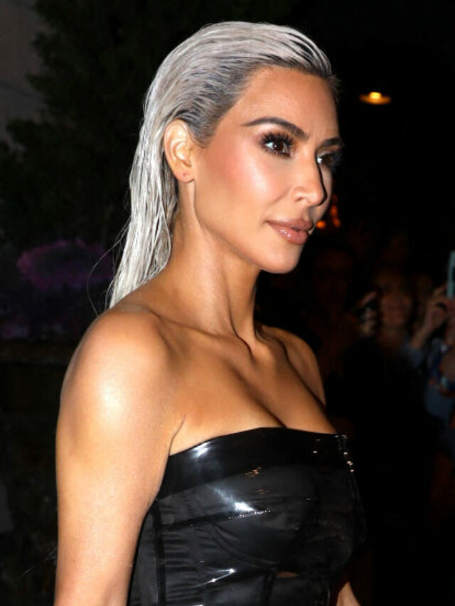 Khloe amp Kim Kardashian seen leaving their hotel to head to the CFDA Awards at Cipriani South St