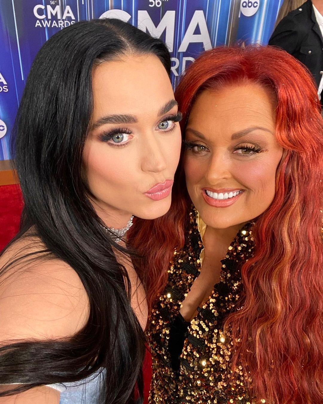 Katy Perry Followers Are Confused By Her CMA Appearance, Accuse Her Of 'Switching Sides'