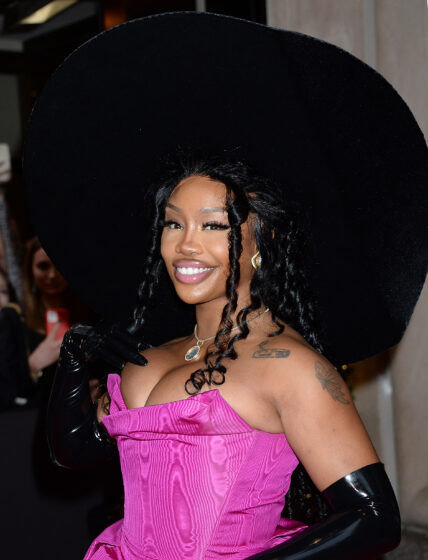 SZA dropped an NSFW bomb before SNL news