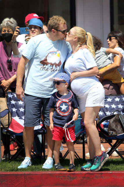 Heidi and Spencer Pratt watch the 4th of July parade