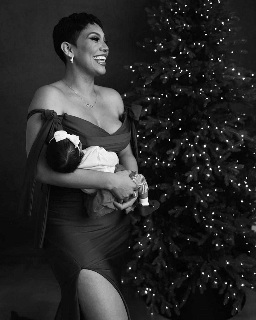 Abby De La Rosa with daughter for Christmas photo