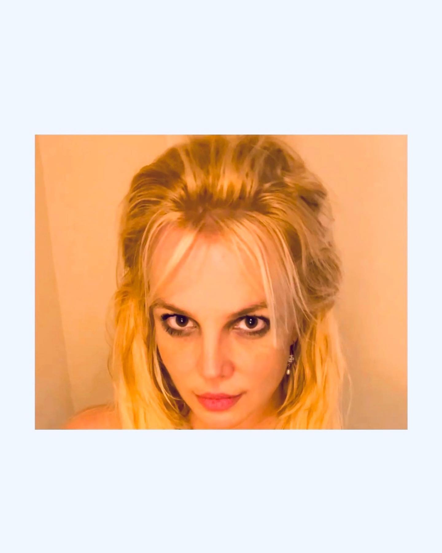 Britney Spears shows off old hairstyle
