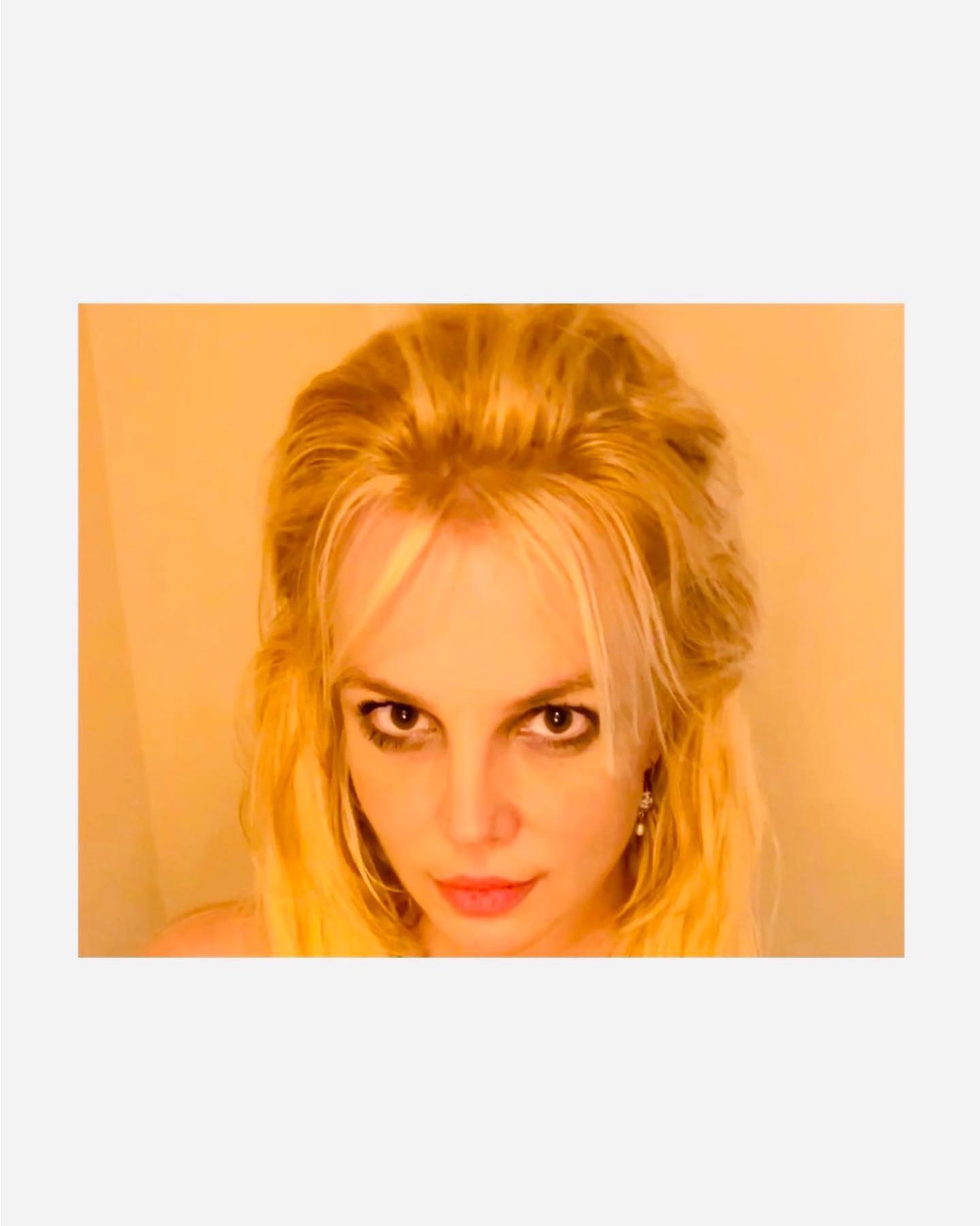 Britney Spears shows off old hairstyle