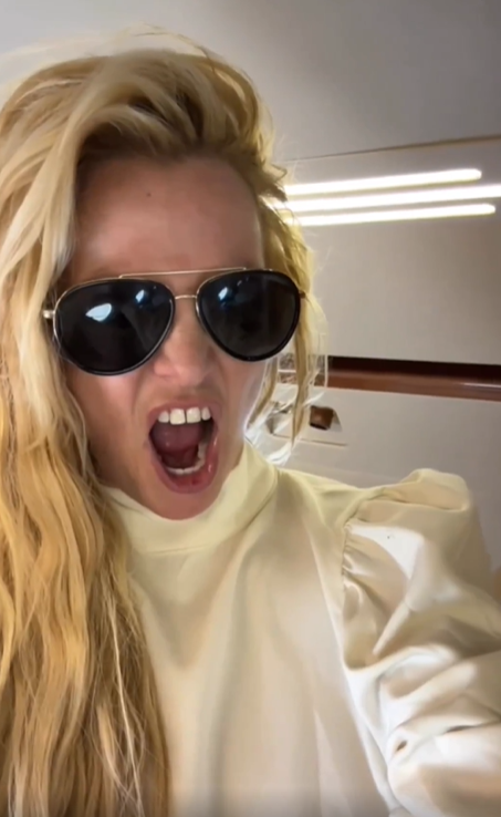 Britney Spears on a plane to New York City in December 2022