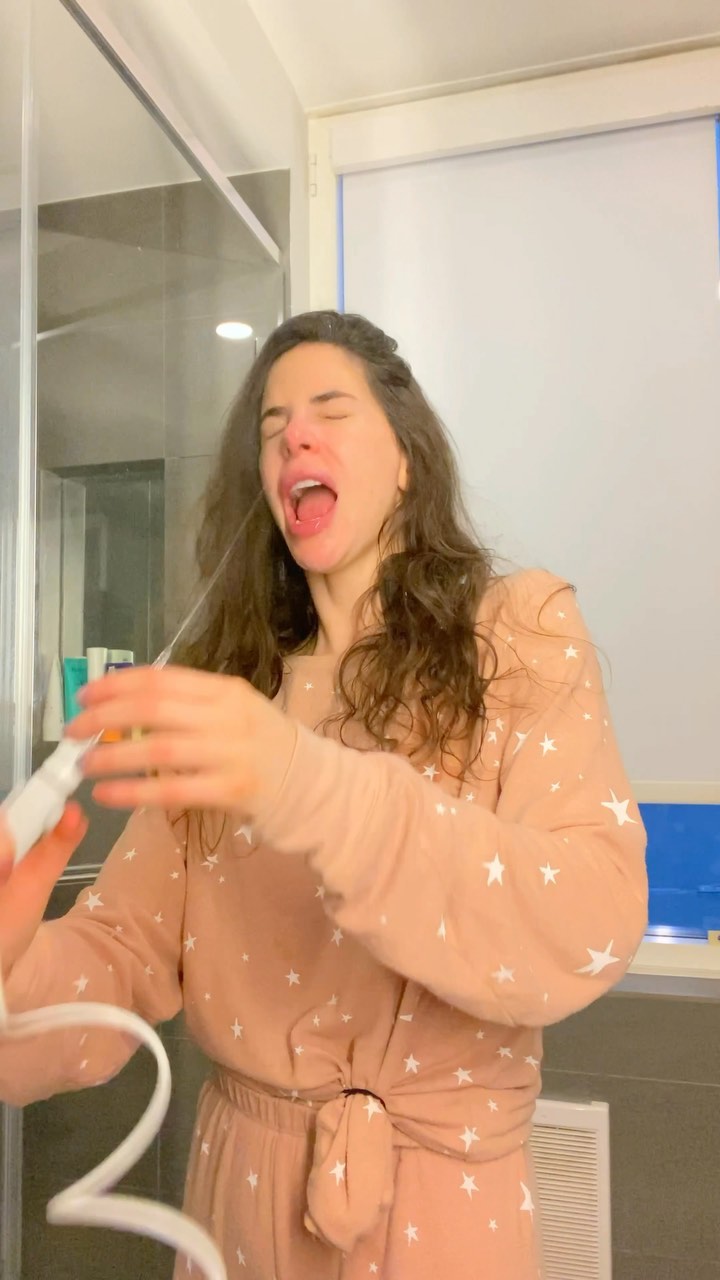Jen Selter shares Waterpik fail video