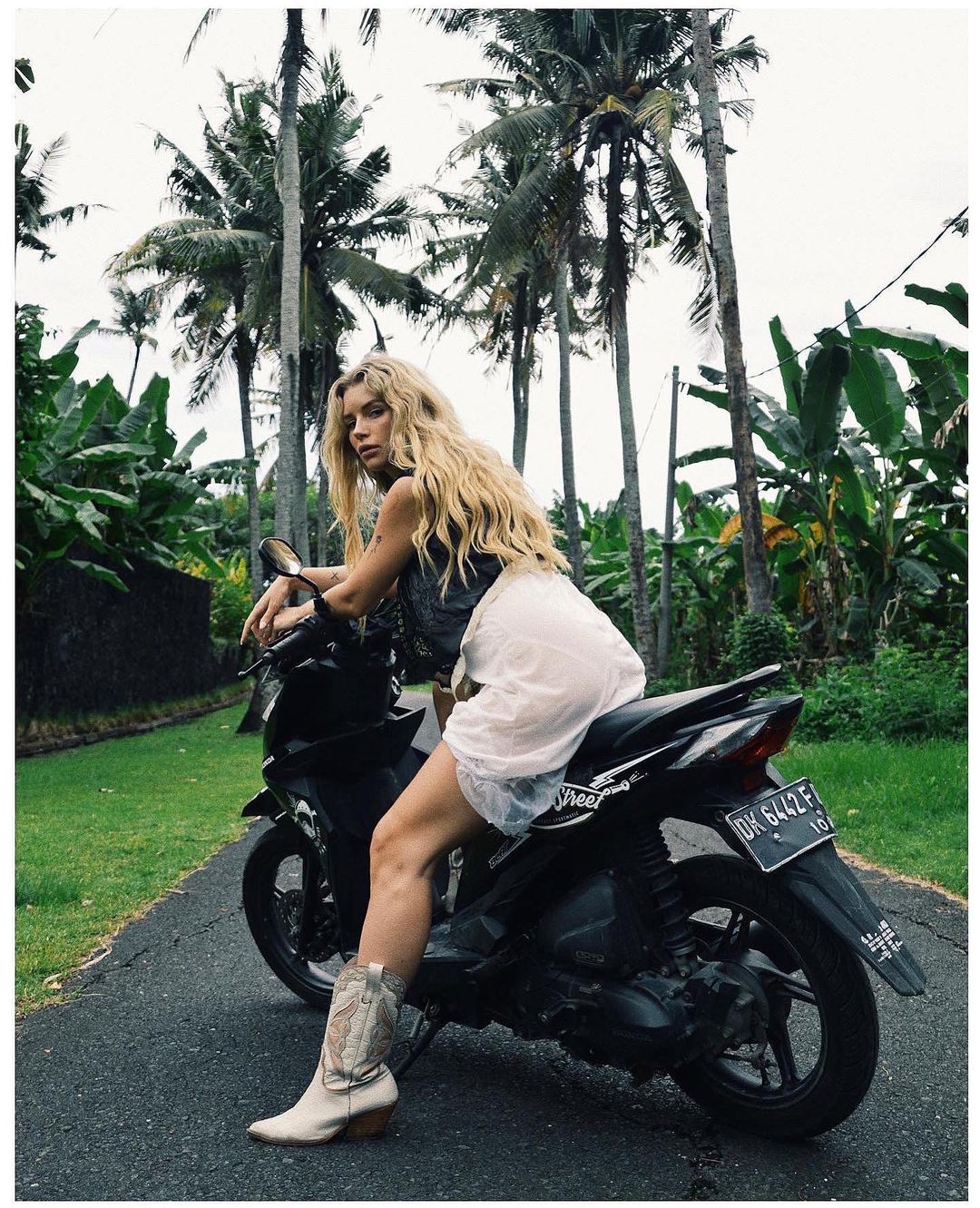 Lottie Moss' post on her Instagram page