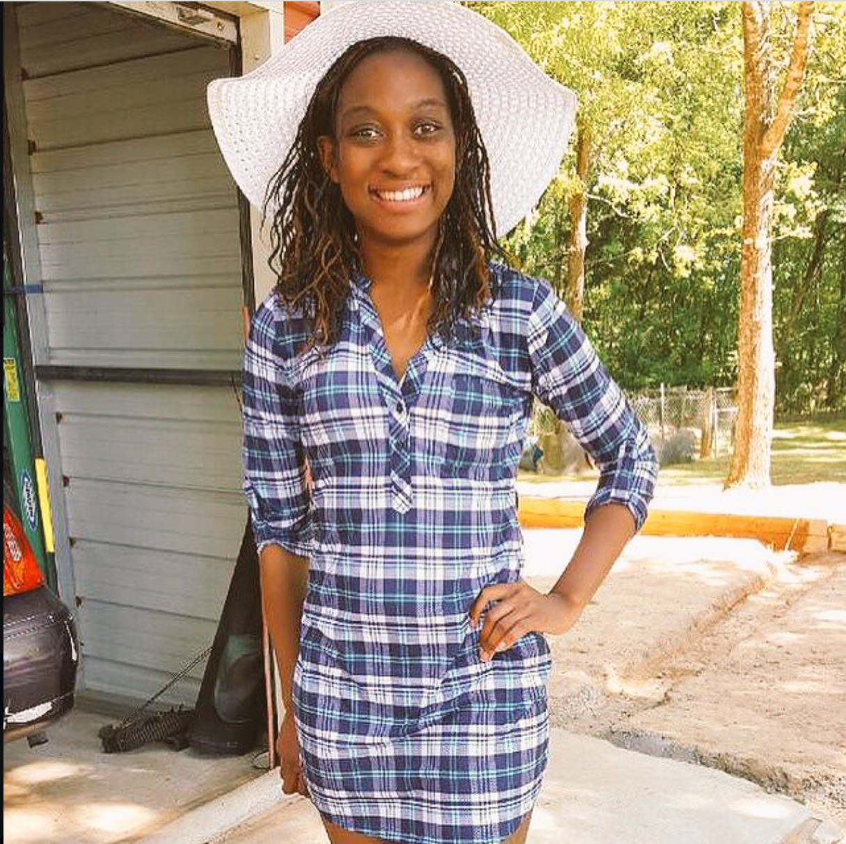 Angela Johnson, Chloe Chrisley's biological mother