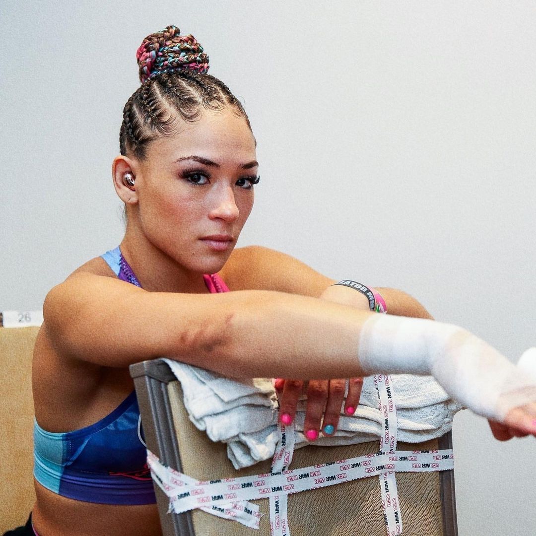 Valerie Loureda Signs with WWE