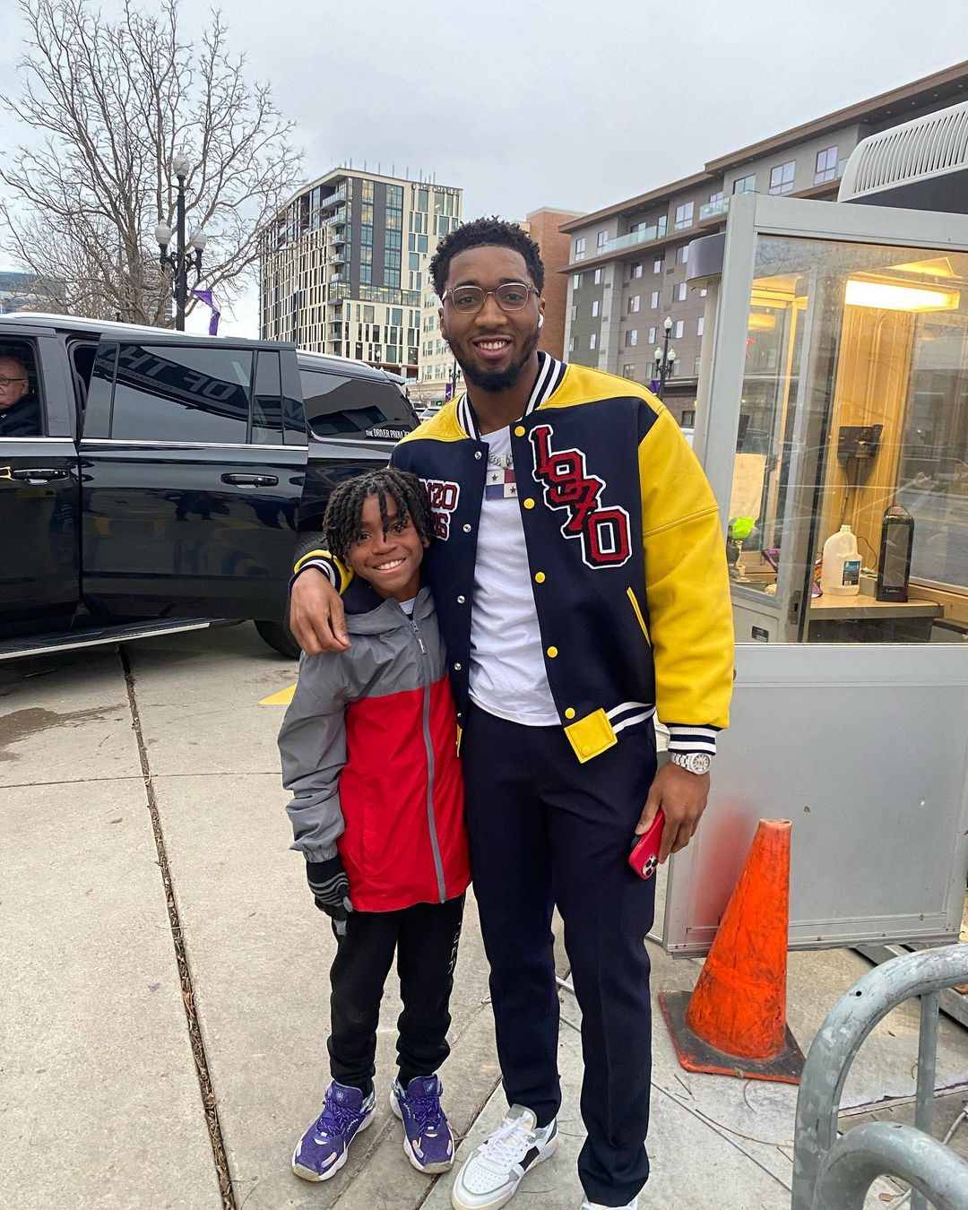 Donovan Mitchell and fan Josh