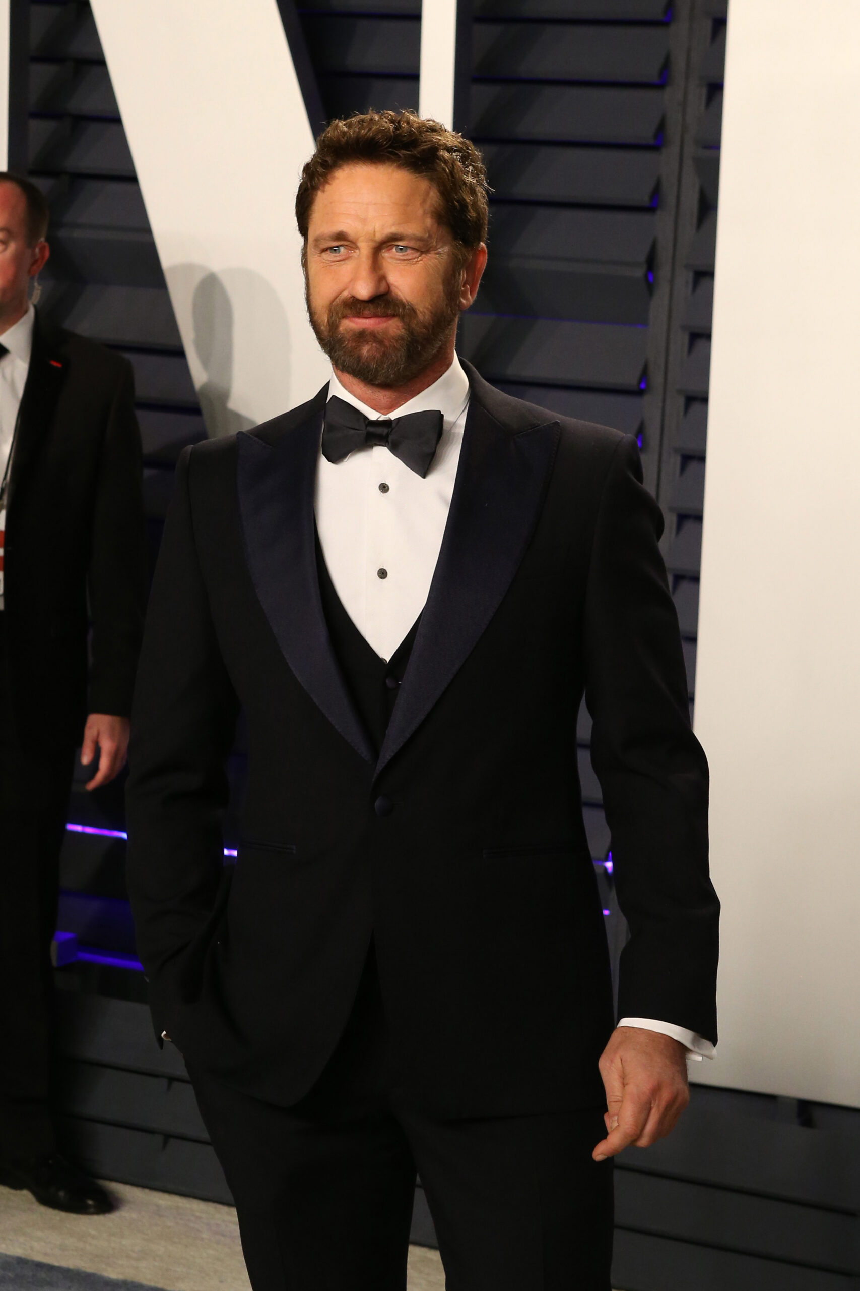 Gerard Butler Recalls Unknowingly Rubbing Phosphoric Acid All Over His Face On The Set Of His New Movie 'Plane'