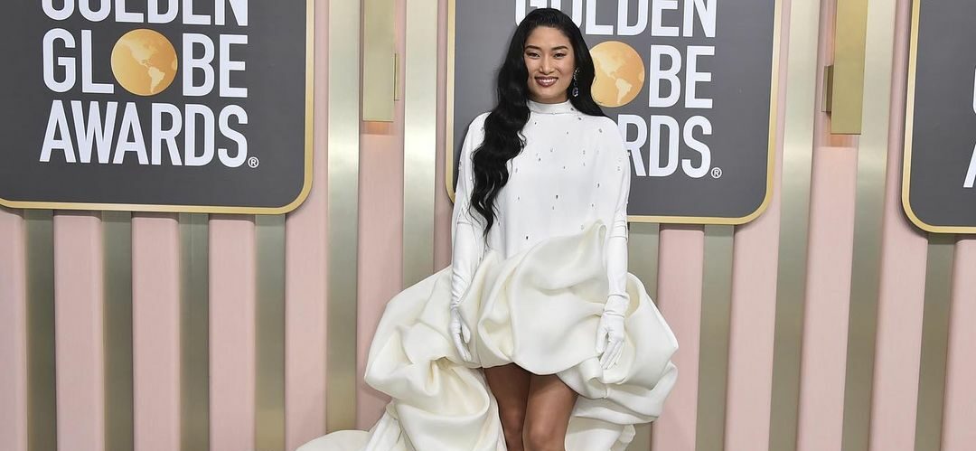 Golden Globes Pianist Chloe Flower Clears The Air 