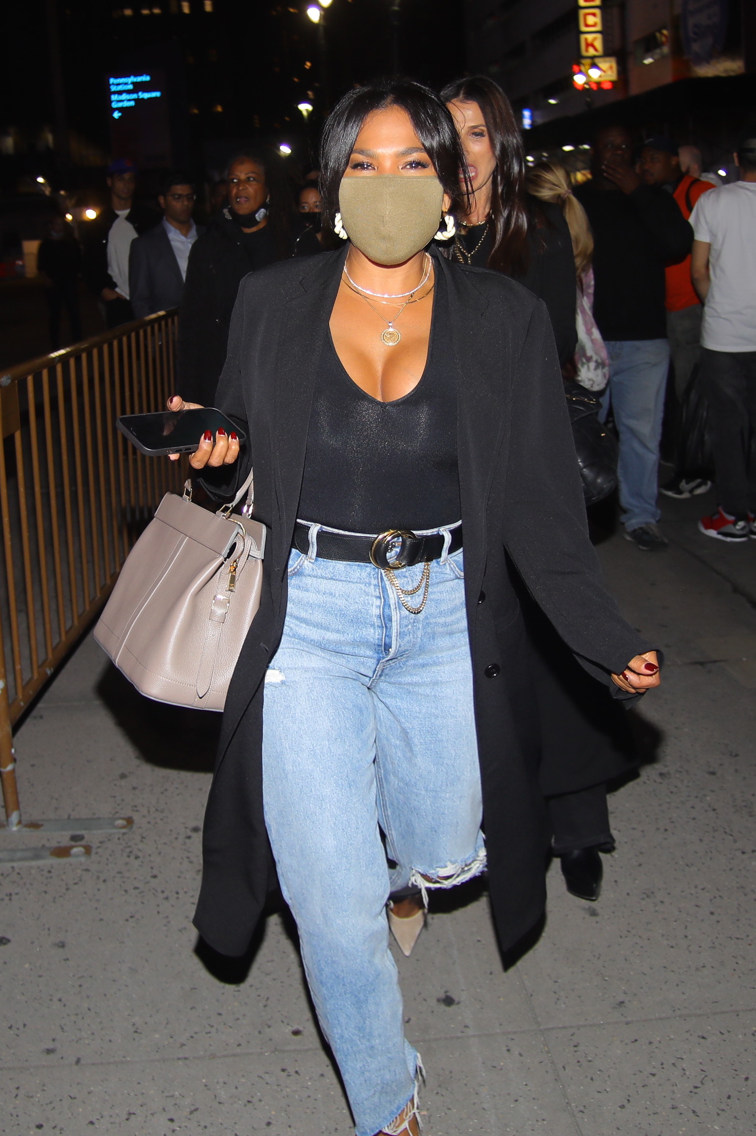 Tracy Morgan Dustin Hoffman and more celebs arrive to Madison Square Garden in NYC