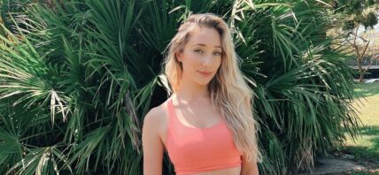 Aurora Culpo does yoga