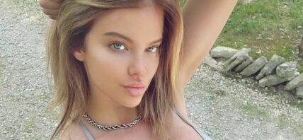Dana Hamm shares make-up free selfie