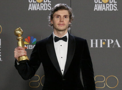 Evan Peters almost in White Lotus Season 2