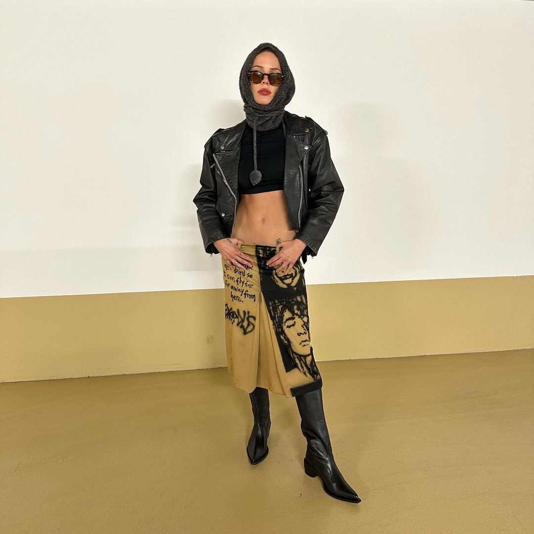 Halsey flaunts abs at Paris Fashion Week