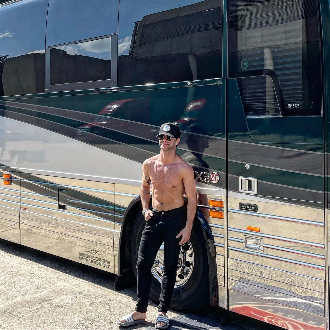 Sasha Farber posts shirtless photo amid divorce from Emma Slater