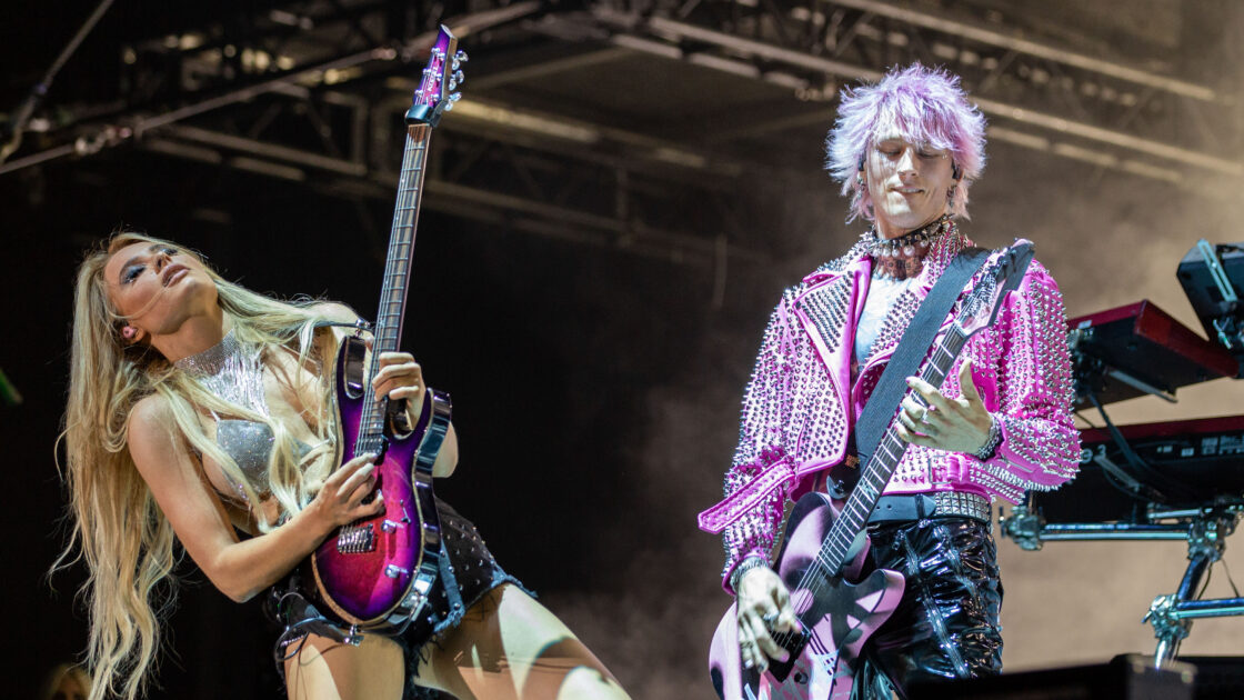 Sophie Lloyd and Machine Gun Kelly at 2022 Lollapalooza in Chicago