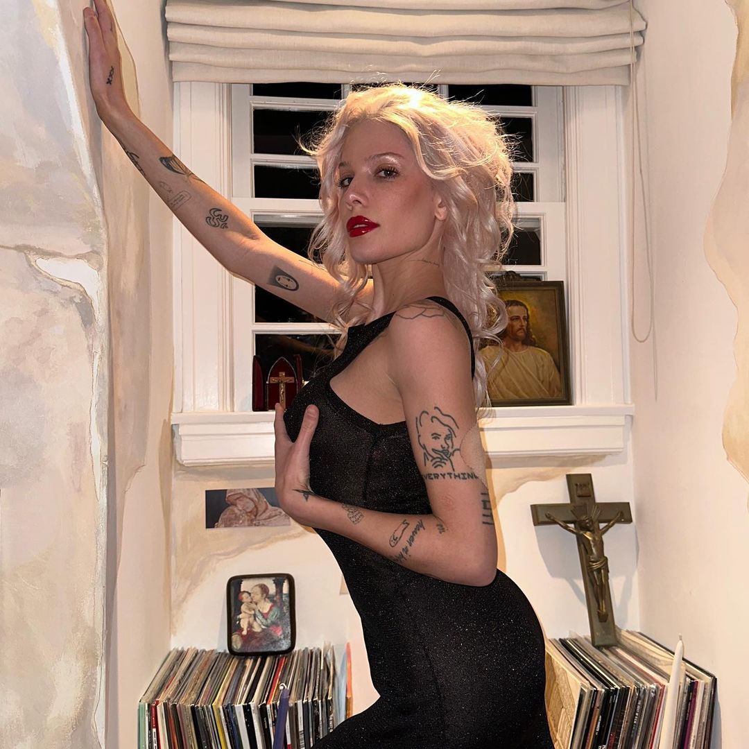 Halsey dresses up for Valentine's Day